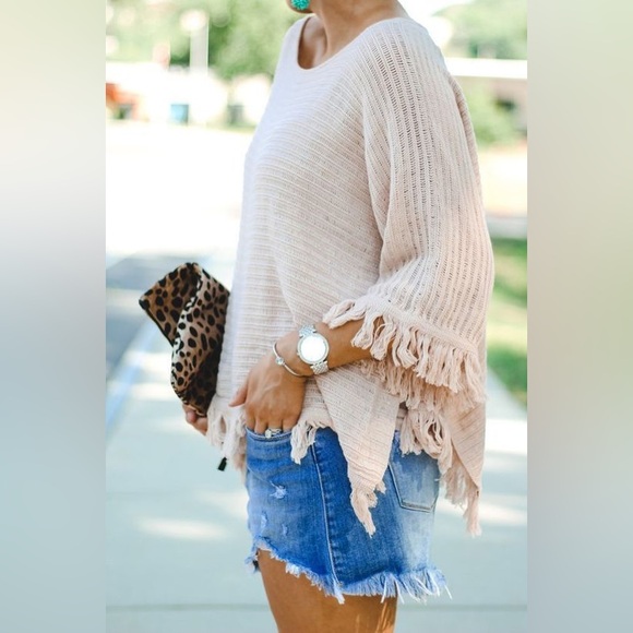 Anthropologie Akemi & Kin Frenchie Fringed Poncho Sweater Muted Pink size XS - Picture 3 of 3